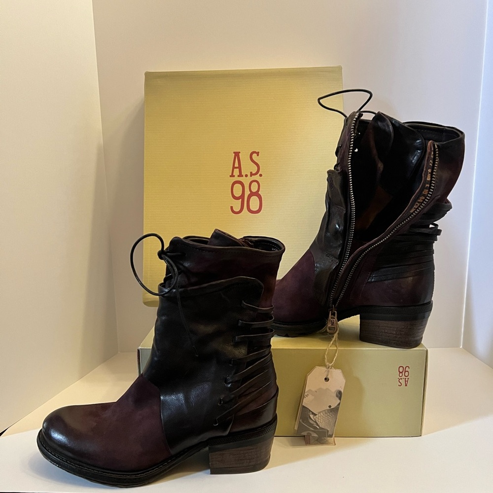 Brand new with tags, burgundy Katarina Boots